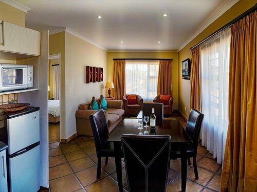 Гостиница Double Bed and Sleeper Couch, Luxury Room, Business Travel, Near Port Elizabeth