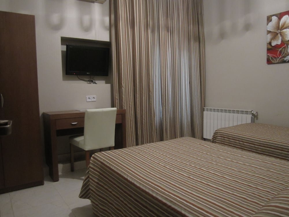 Фото Hostal Atocha Almudena Martín