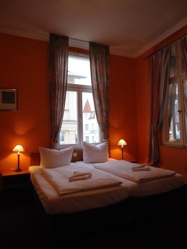 Фото отеля 1