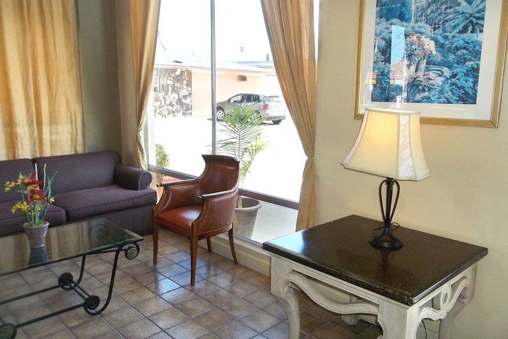 Фото Heritage Inn Express Hayward