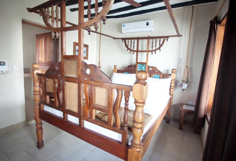 Фото Coral Rocks Hotel & Restaurant