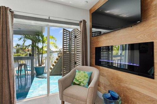 Гостиница Latitude 26 Waterfront Boutique Resort - Bonita Springs в Бонита Спрингс