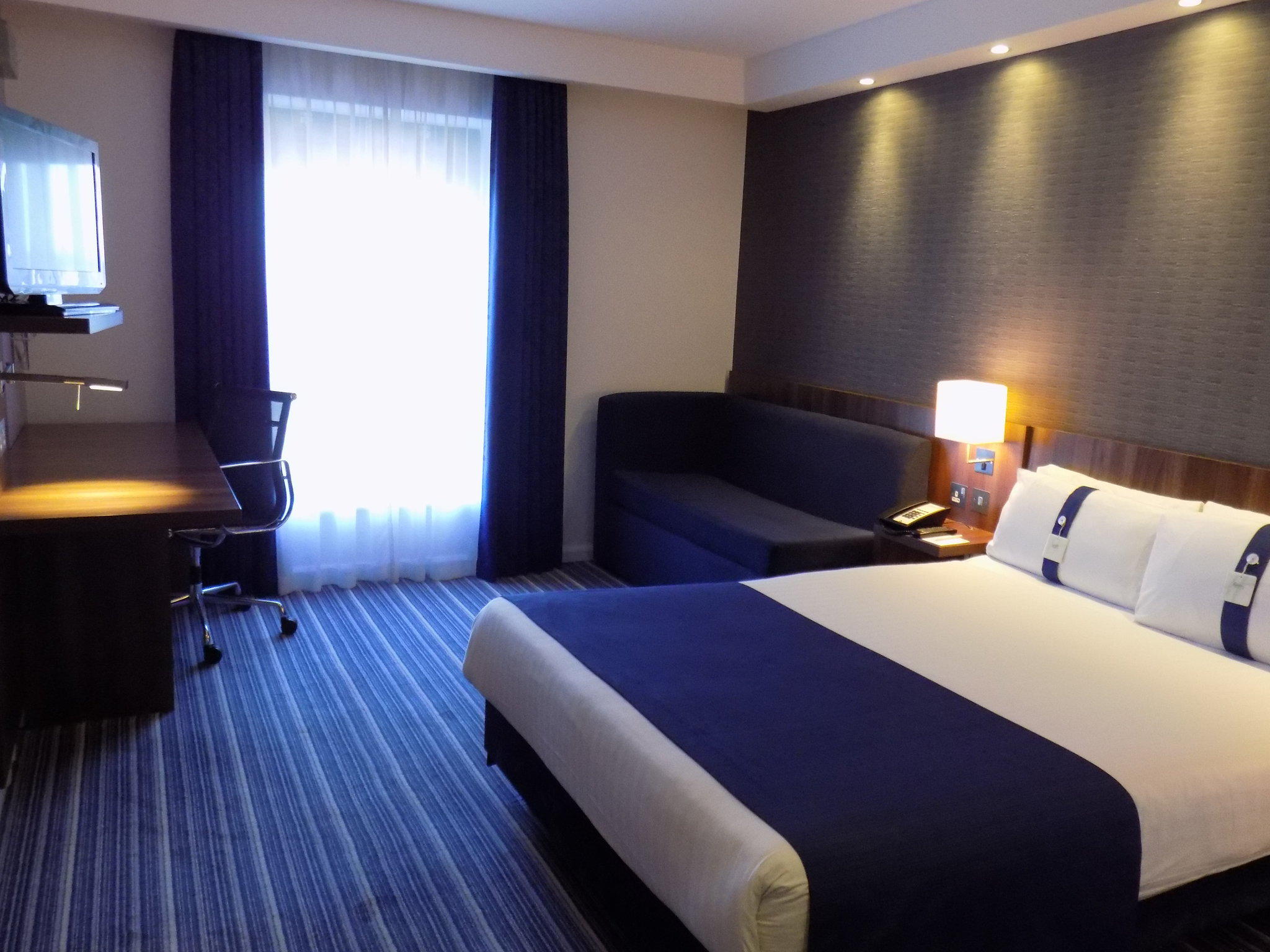 Фото Holiday Inn Express Dunstable, an Ihg Hotel