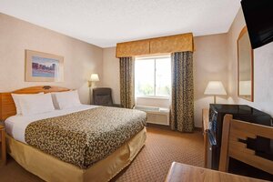 Гостиница Days Inn & Suites by Wyndham Airport Albuquerque