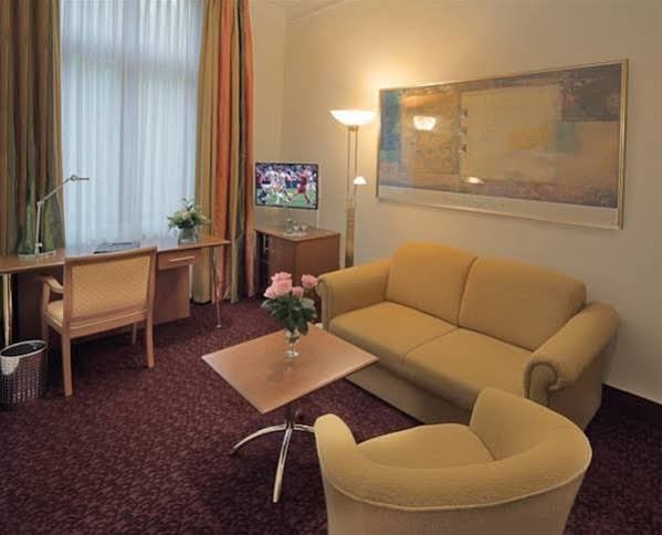 Фото Hotel Am Schloss Aurich Schlossresidenz