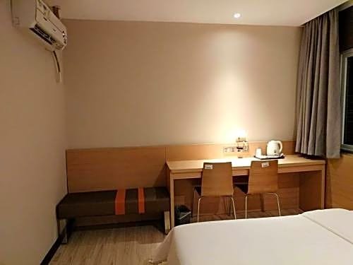 Фото 7 Days Inn Guangzhou Zhongshan 1st Overpass Branch