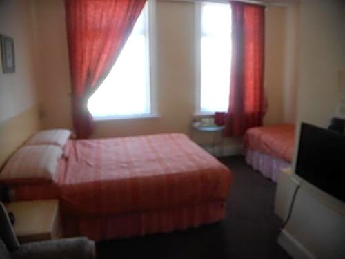 Фото St Annes Hotel