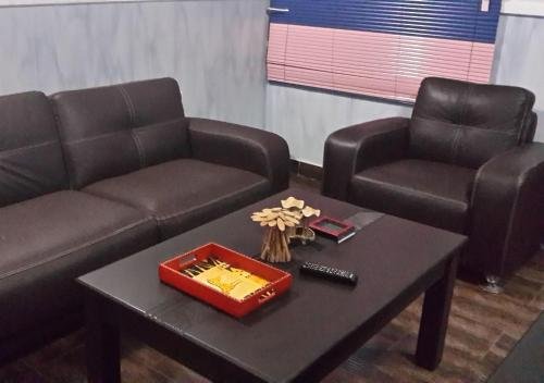 Фото First Laurel Hotel & Suites