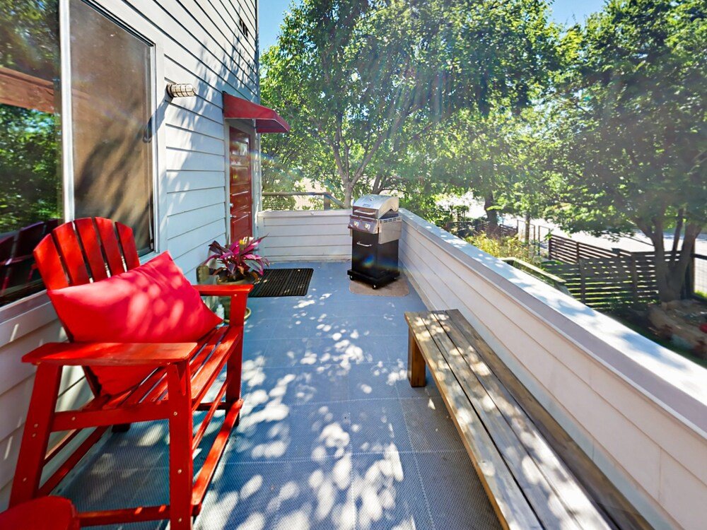 Фото 3br 2ba Rooftop Deck East Downtown by RedAwning