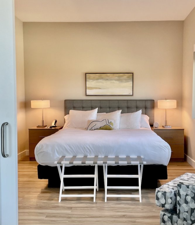 Фото Art House Hotel and Suites