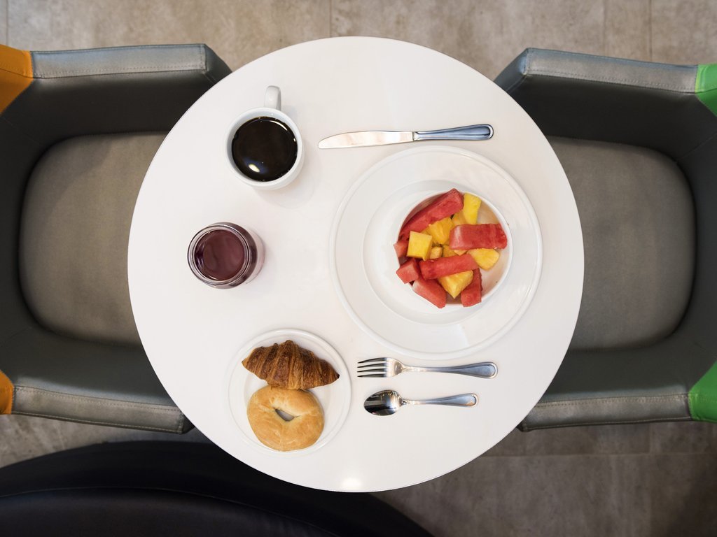 Фото Ibis Styles New York Laguardia Airport