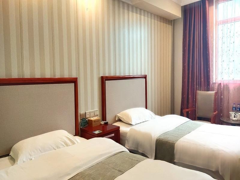 Фото GreenTree Inn Zhenjiang Center Street No. 1 Peoples Hospital Express Hotel