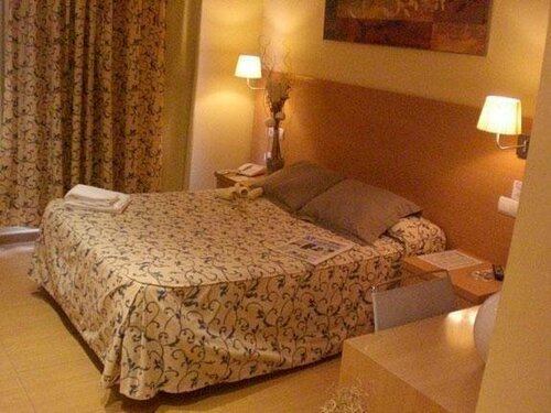Гостиница Ciutat de Sant Adria в Барселоне