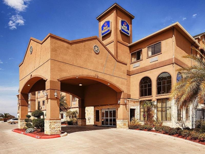 Фото Baymont by Wyndham Cuero