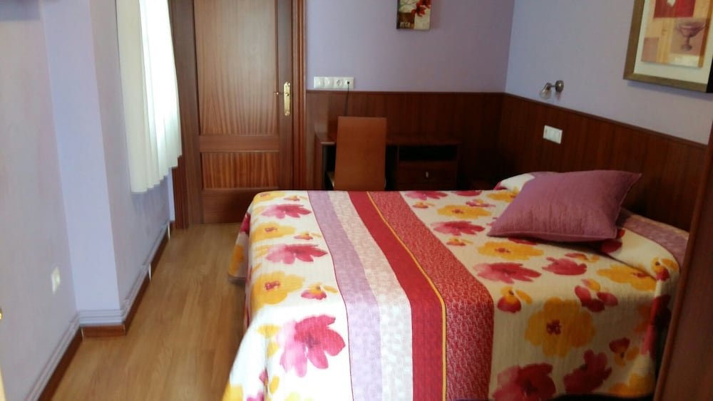 Фото Hostal Adelia