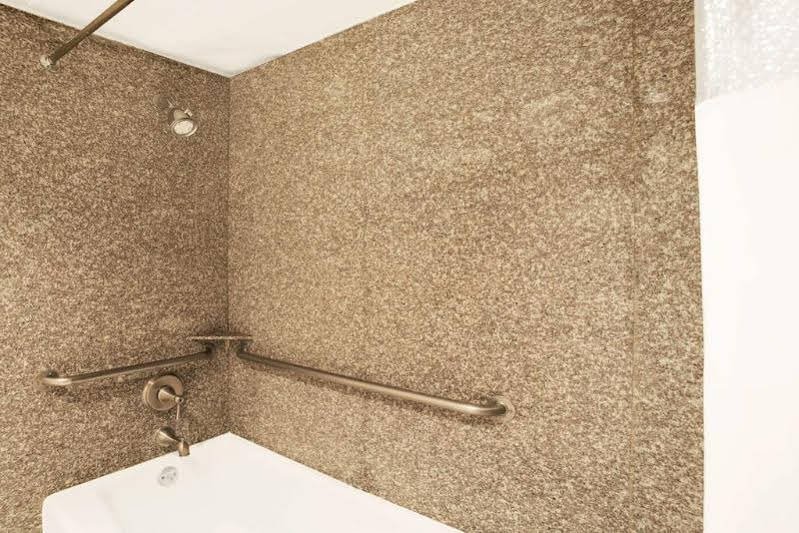 Фото Ramada by Wyndham Pasadena