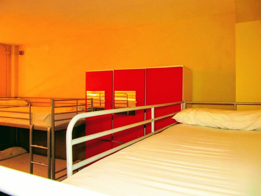 Фото Onefam Les Corts Hostel Barcelona