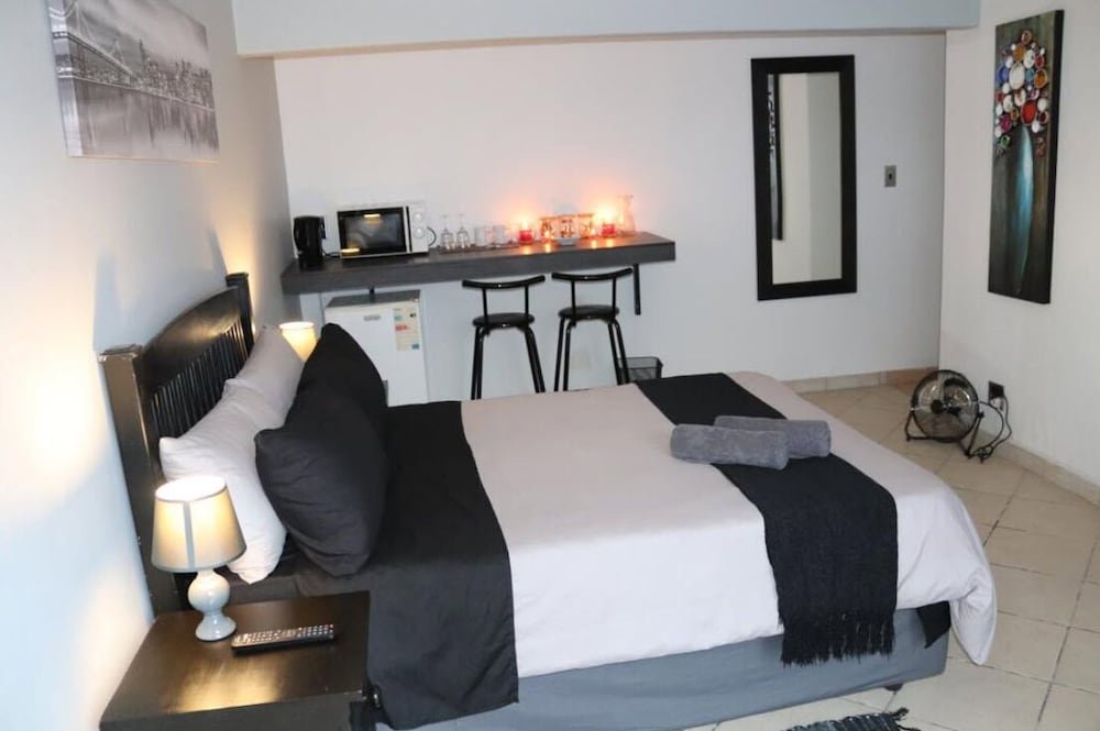 Фото Stay @ Home Airport Lodge