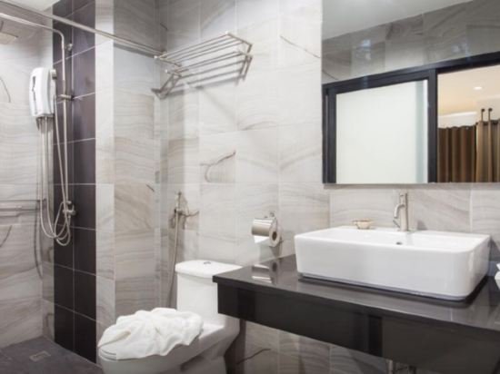 Фото Well Timed Hotel