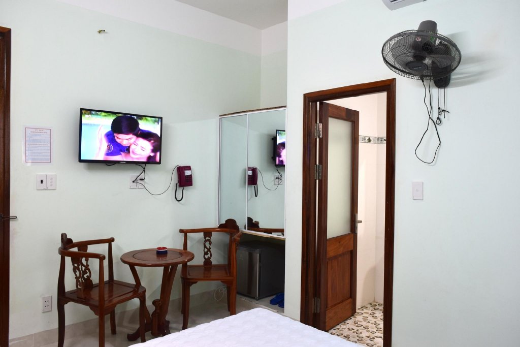 Фото Khach San Huong Giang