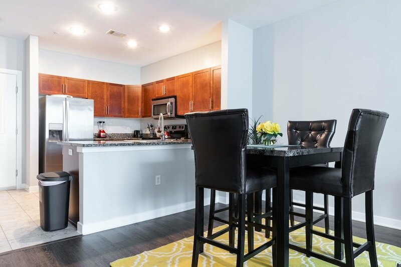 Гостиница Montclair Apartments by Gracen Properties