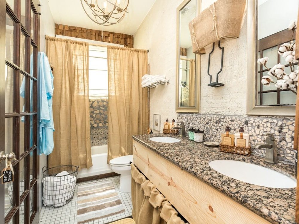 Фото 1821 Pleasure Pier Cottage - 1 Br cottage by RedAwning