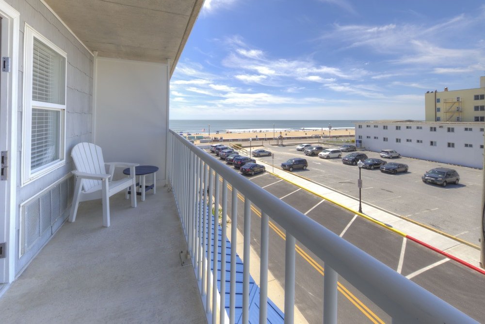 Фото Commander Hotel & Suites