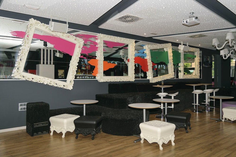 Фото Urban Youth Hostel