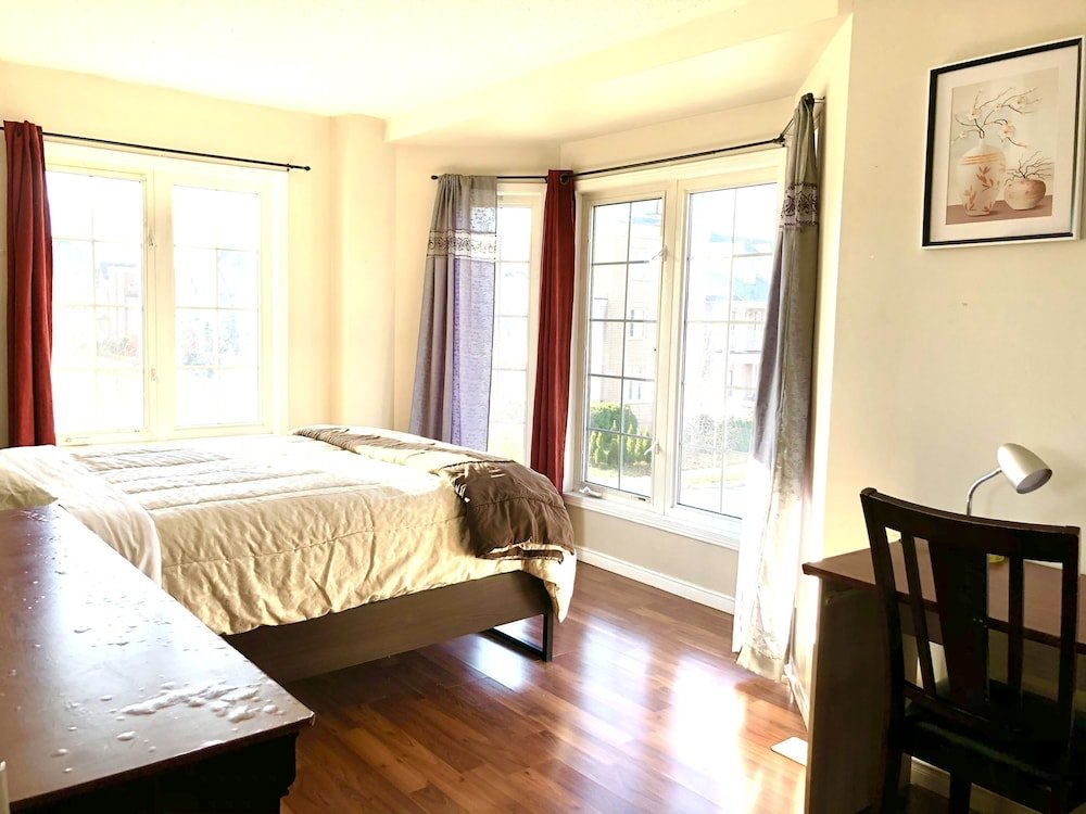 Фото Quiet Room Around York University Subway