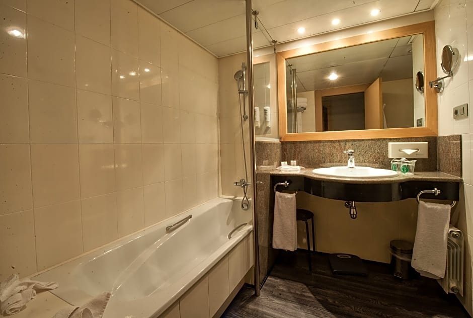 Фото Suites Plaza Hotel & Wellness Andorra