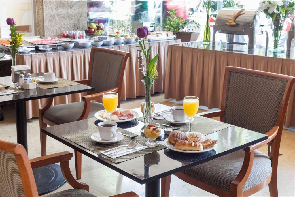 Фото Eurostars Zona Rosa Suites