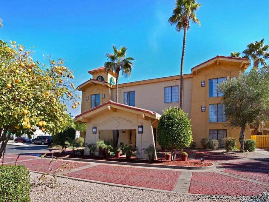 Фото La Quinta Inn by Wyndham Phoenix Sky Harbor Airport