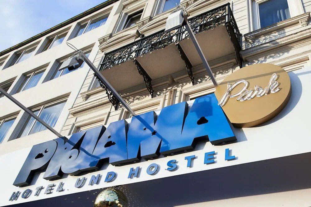 Фото отеля 1