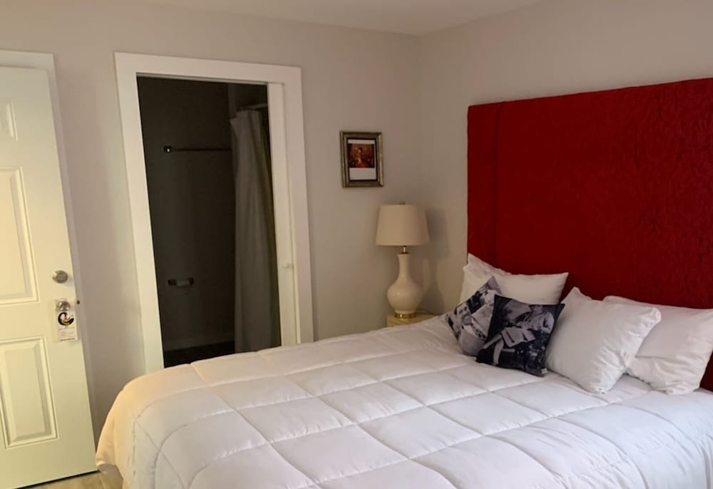 Фото Dunns Josephine Hotel