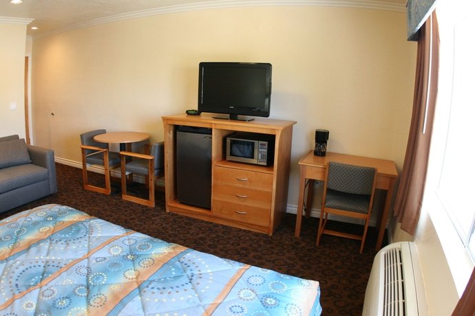 Фото Rodeway Inn & Suites Pacific Coast Highway