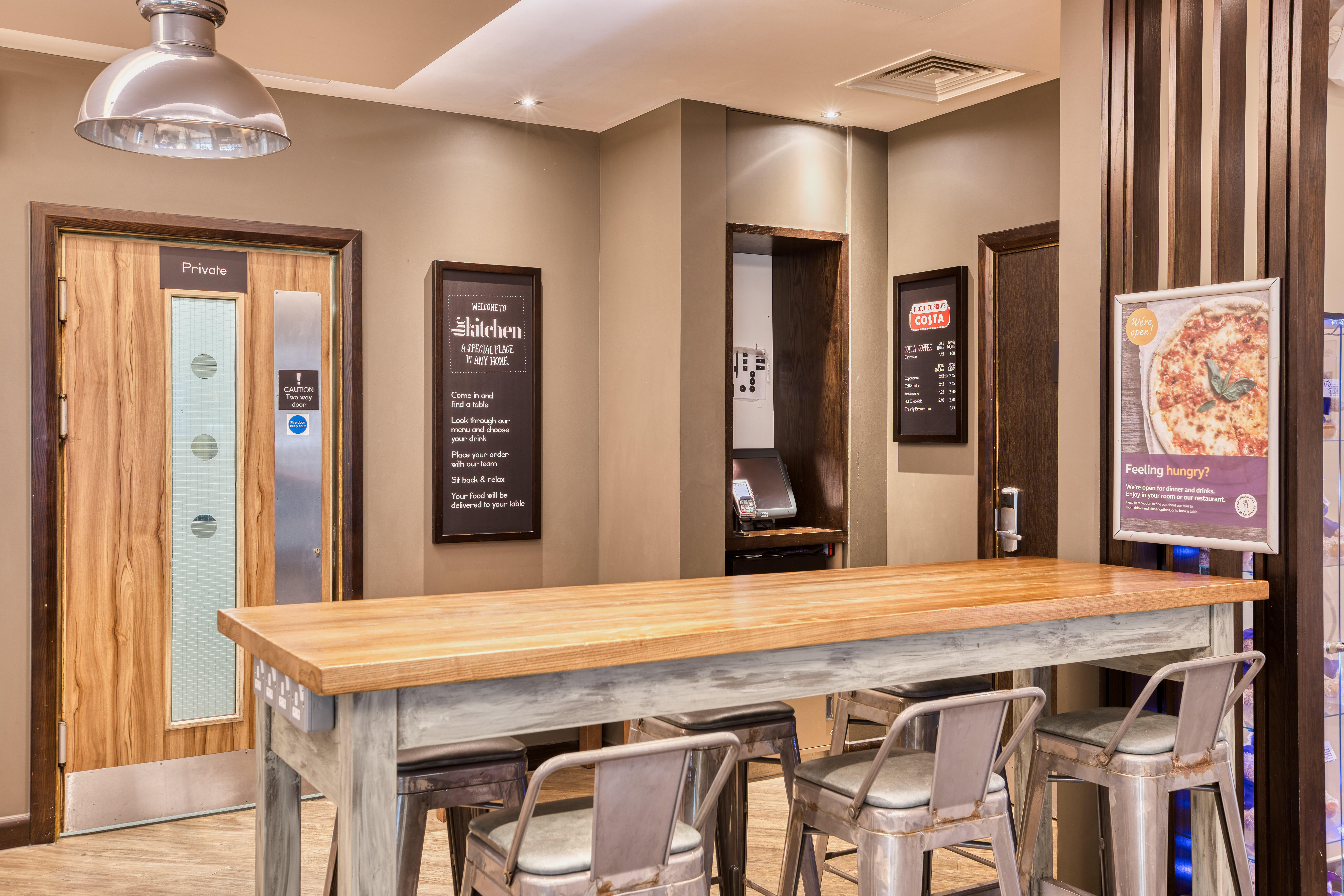 Фото Premier Inn Southwark Borough High St