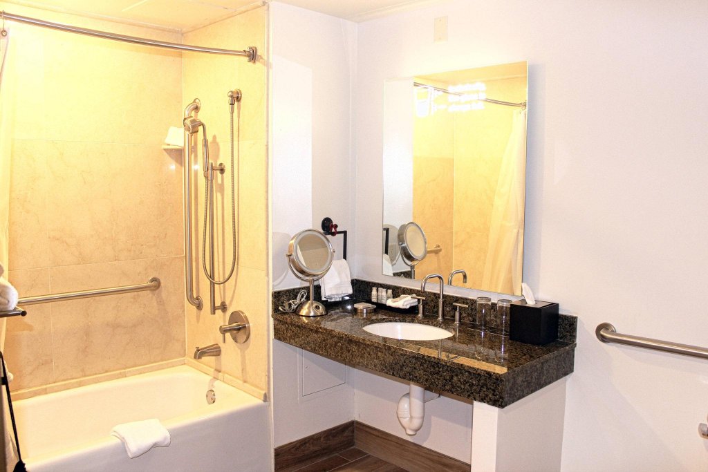 Фото Grand Plaza Hotel & Convention Center