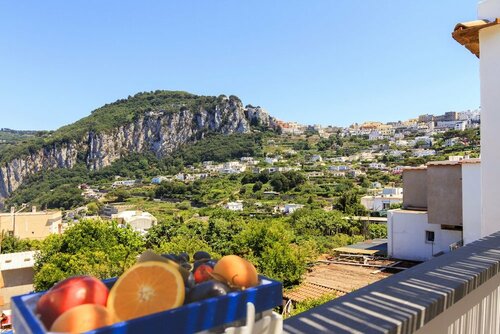 Гостиница Aquamarine Relaxing Capri Suites в Капри