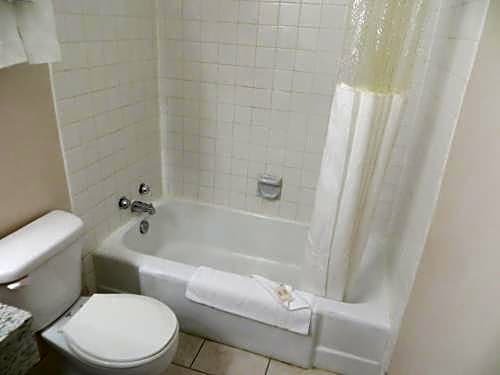 Фото Ramada by Wyndham Edmonton South