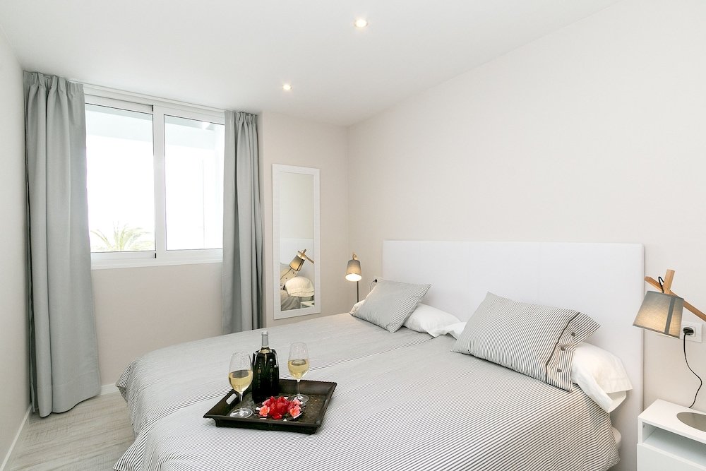 Фото Hoposa Apartamentos Montelin