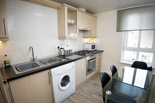 Гостиница Lochend Serviced Apartments в Эдинбурге