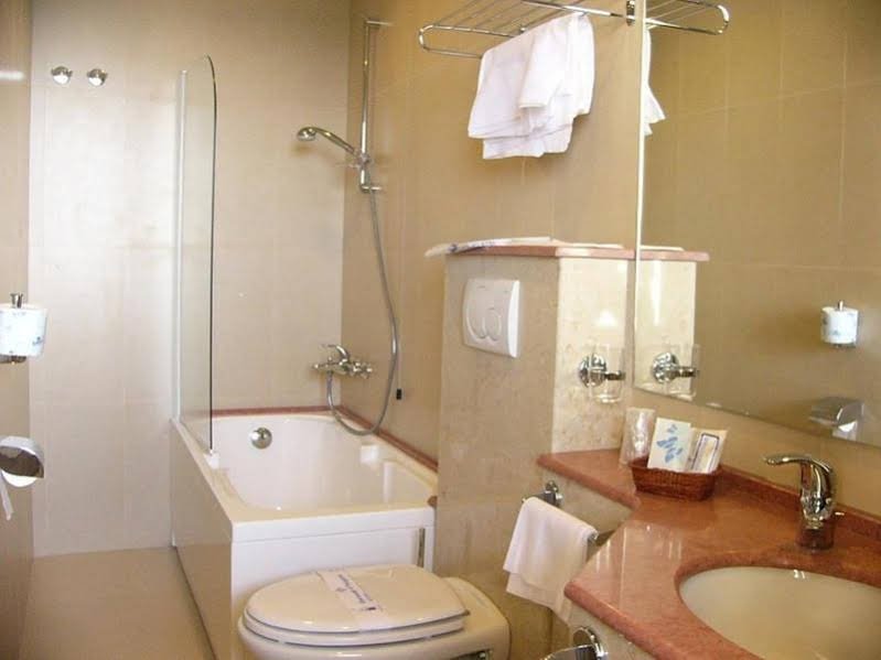 Фото Hotel Villa Lo Scoglietto