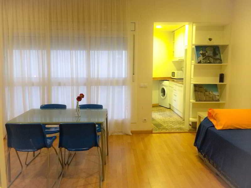 Фото Barcelona City Apartment