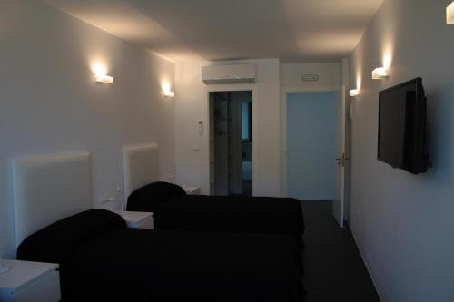 Фото Hostal Tres Campanas