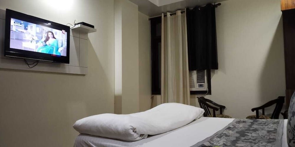 Фото Oyo 14710 Hotel Pallvi Palace