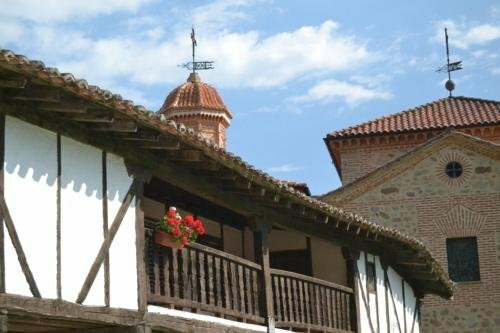 Гостиница Hostal Rural Luna Y Hostal Rural Lunaposada в Канделеде