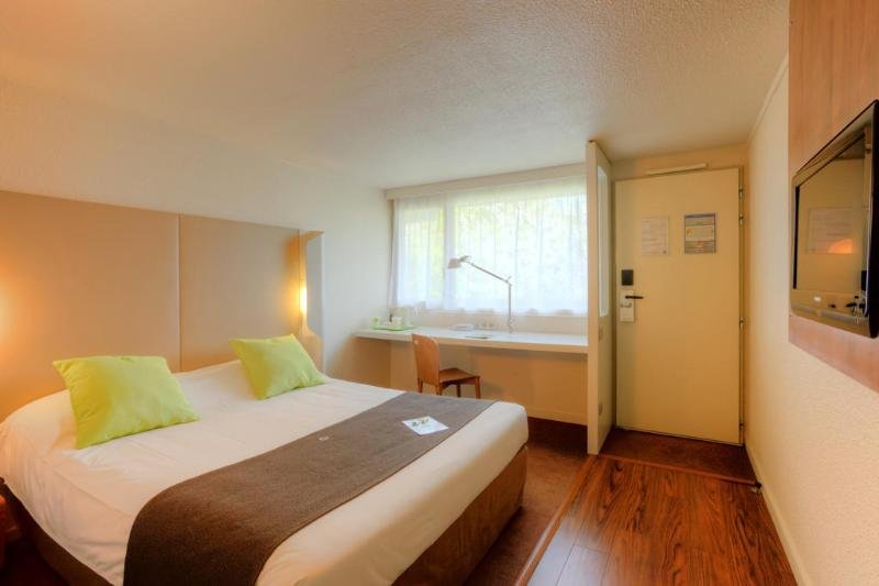 Фото Campanile Poitiers Sud - Aéroport