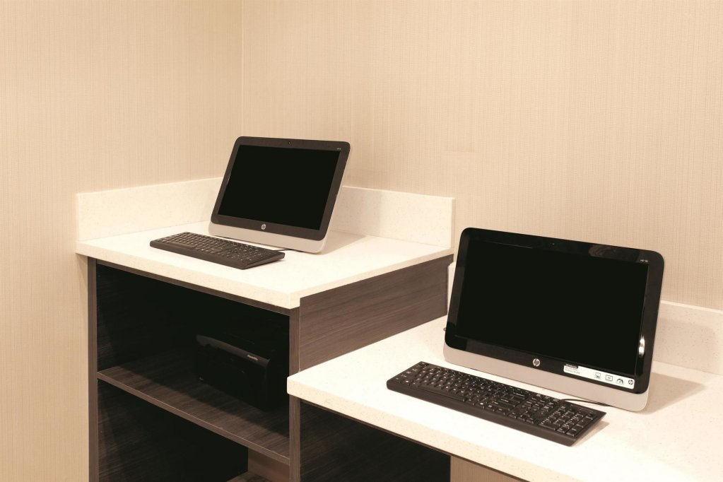 Фото La Quinta Inn & Suites by Wyndham Pomona