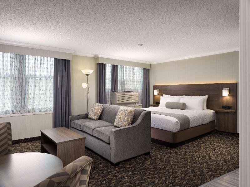 Фото Best Western Plus Carlton Plaza