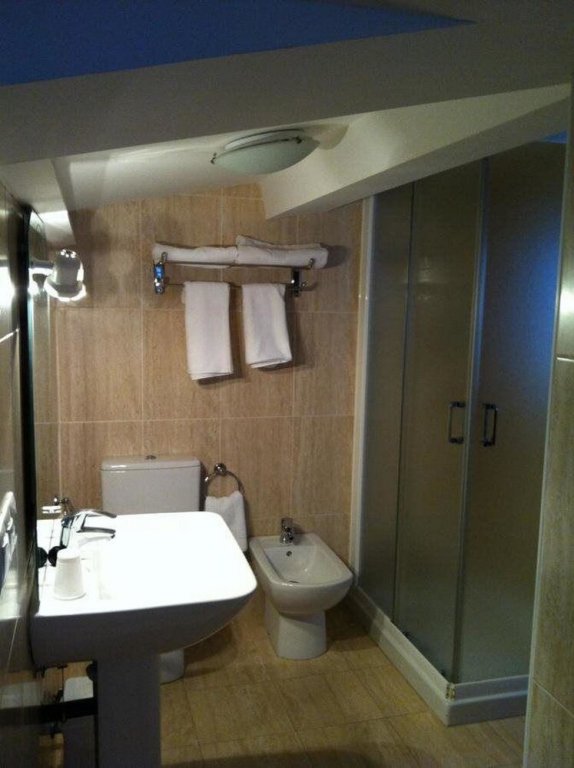 Фото Hostal Adelia